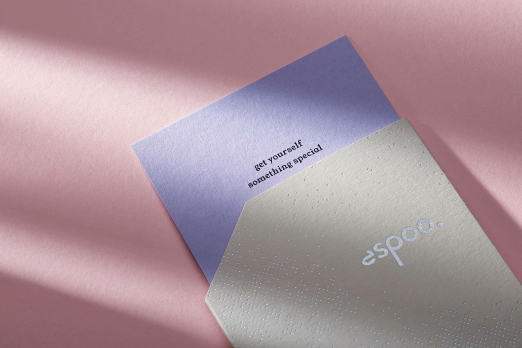 Giftcard Espoo met pochette en sticker in foliedruk